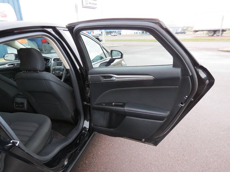 2017 Ford Fusion SE 4dr SedanImage 24