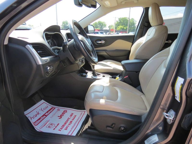 Used 2017 Jeep Cherokee Limited 4x4 4dr SUVImage 14