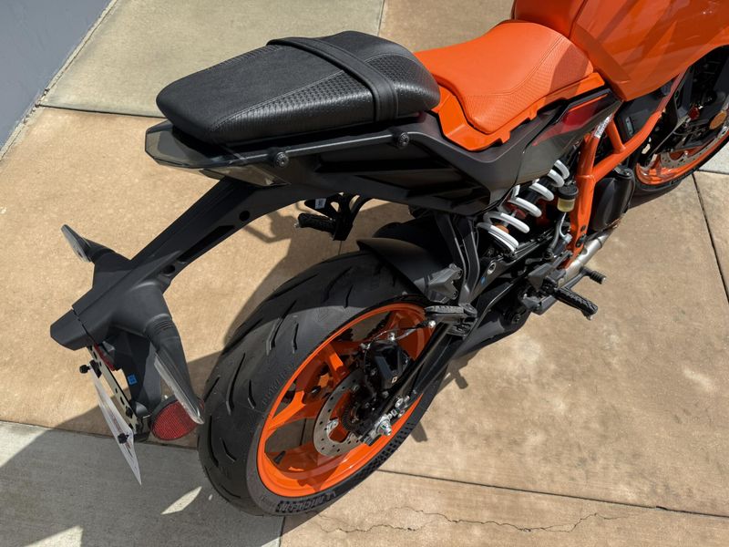 New 2025 KTM 390 DUKE Image 9