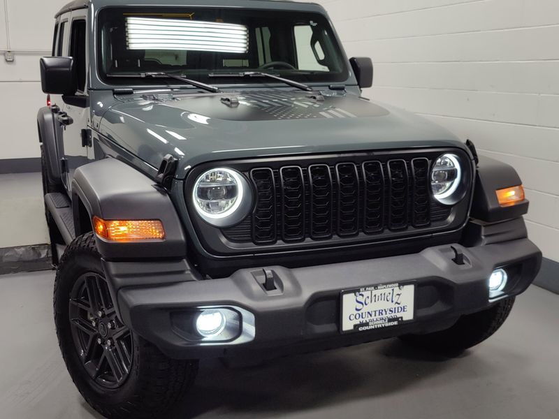 2024 Jeep Wrangler Sport S 3.6L 4x4 w/ ConvenienceImage 2