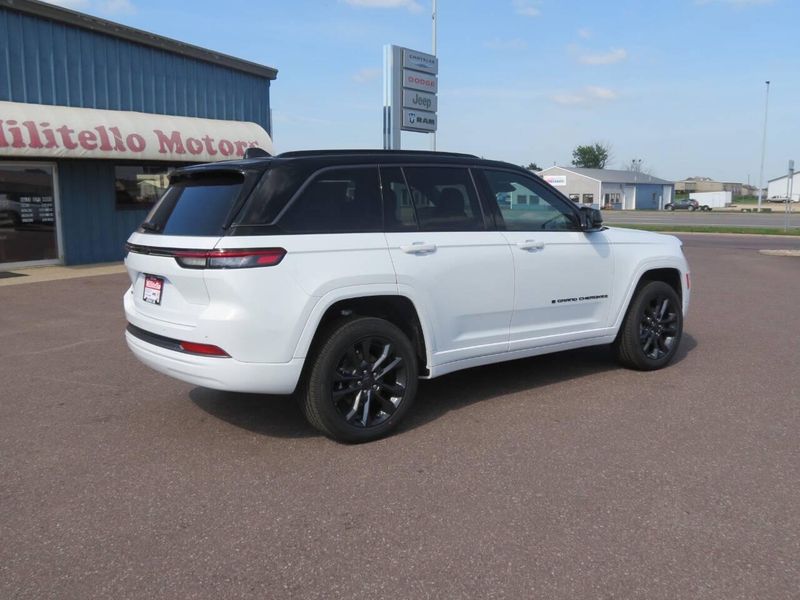 New 2026 Jeep Grand Cherokee Limited Reserve 4x4Image 6