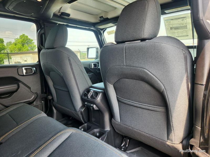 New 2025 Jeep Gladiator Willys 4x4