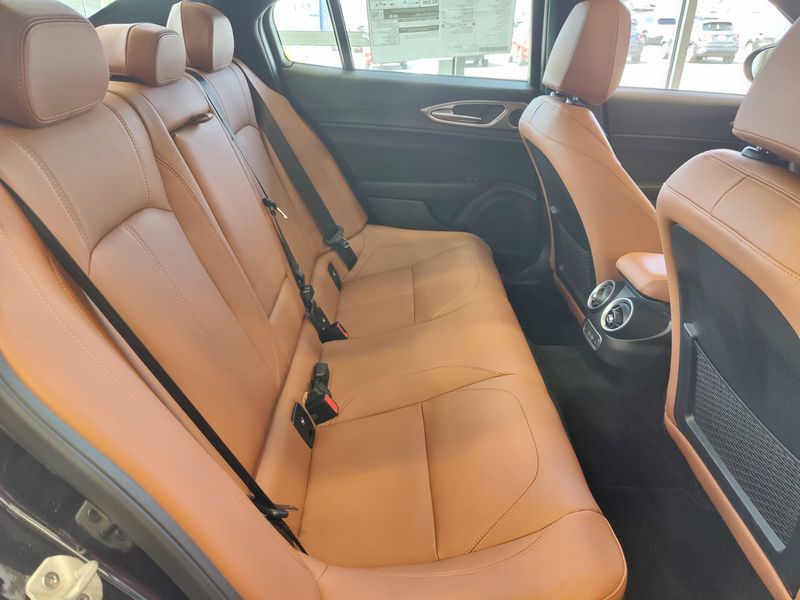 2024 Alfa Romeo Giulia Ti AWD w/Sunroof/NavImage 11
