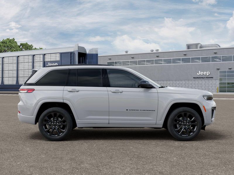 New 2026 Jeep Grand Cherokee Limited Reserve 4x4Image 12