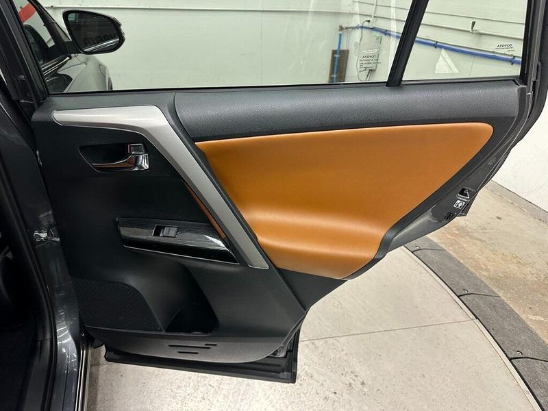 2018 Toyota RAV4 LimitedImage 29