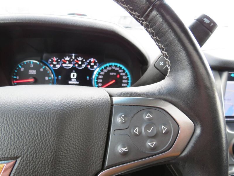Used 2020 Chevrolet Suburban Premier 4x4 4dr SUVImage 24