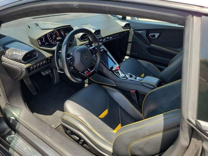 2021 Lamborghini Huracan Evo Coupe RWD photo 9