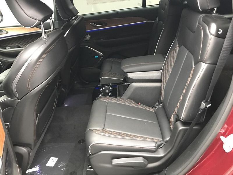 New 2026 Jeep Grand Cherokee L Summit 4x4Image 9