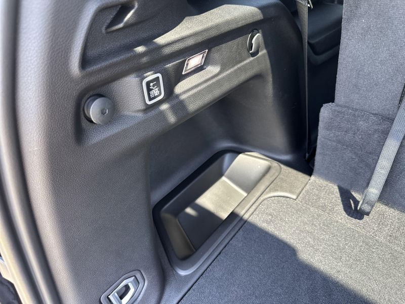 New 2025 Jeep Grand Cherokee L Limited 4x4Image 14