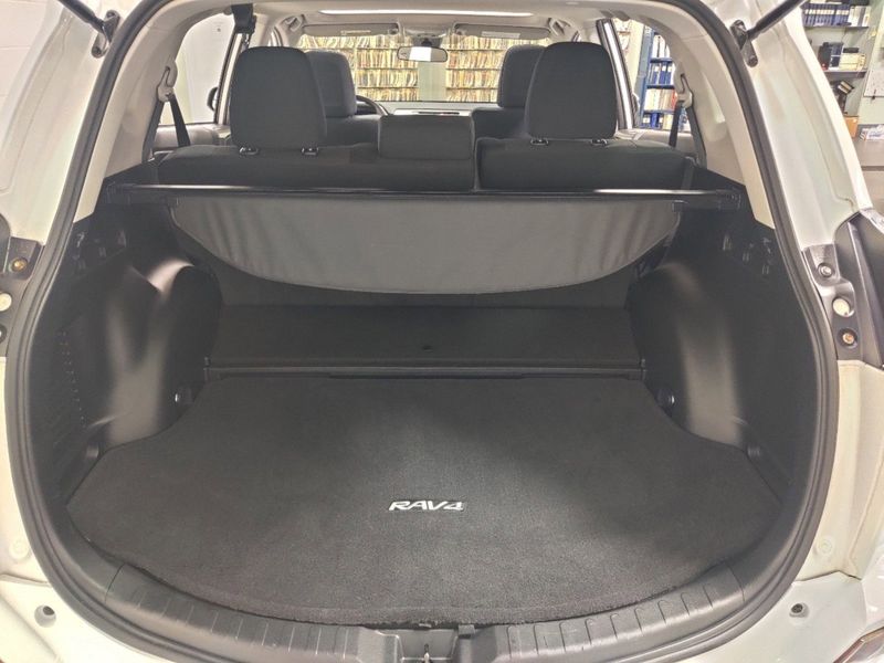2018 Toyota RAV4 Hybrid XLE w/Navigation AWDImage 14