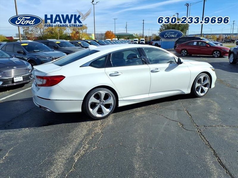 2018 Honda Accord Touring 2.0T photo 3