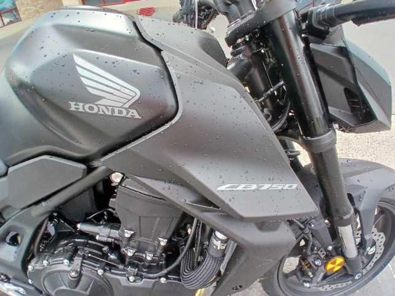 2025 Honda CB750 HORNET BASE 