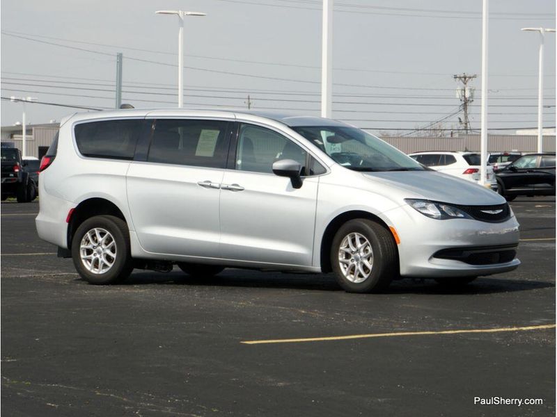 2023 Chrysler Voyager LXImage 27