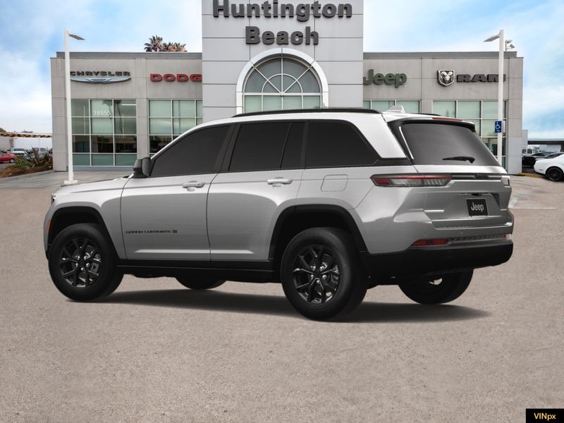 2025 Jeep Grand Cherokee Altitude X 4x2Image 4