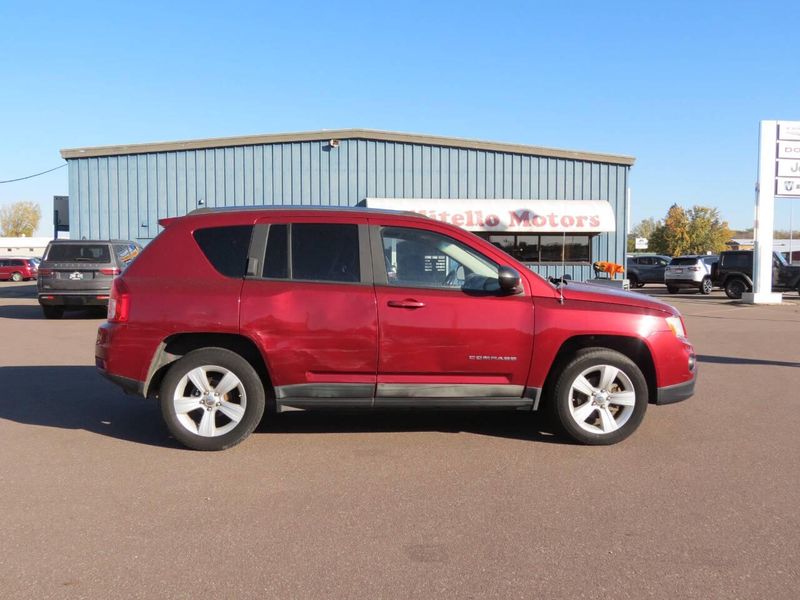 Used 2011 Jeep Compass Latitude 4x4 4dr SUVImage 1