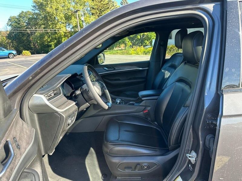 2024 Jeep Cherokee Limited 4xe photo 11