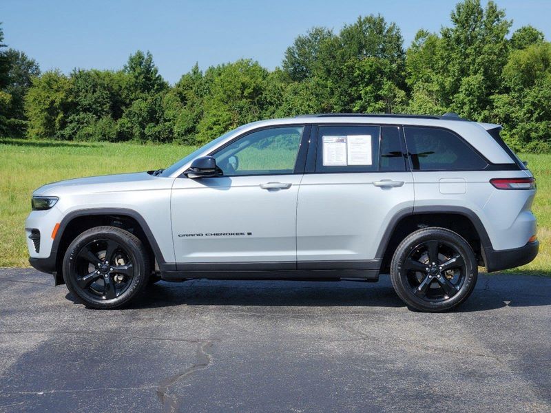 2023 Jeep Grand Cherokee AltitudeImage 3