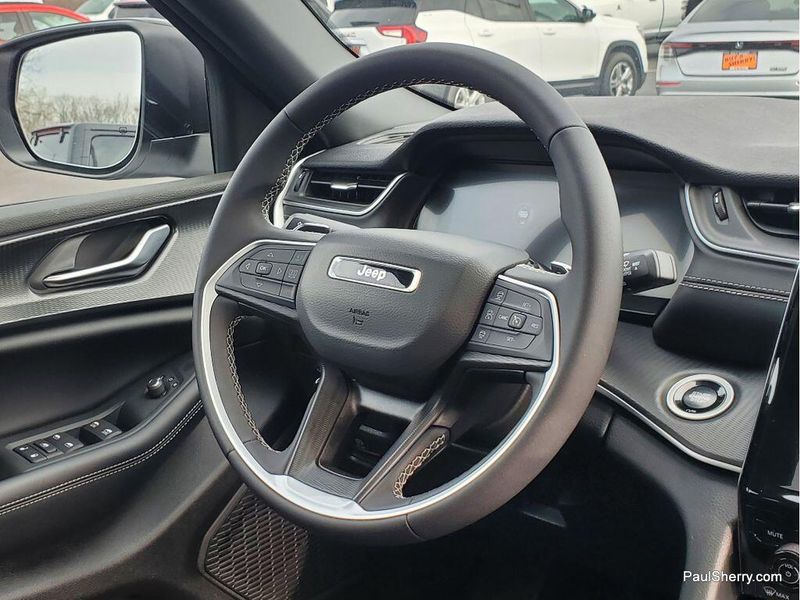 Used 2025 Jeep Grand Cherokee L Laredo X