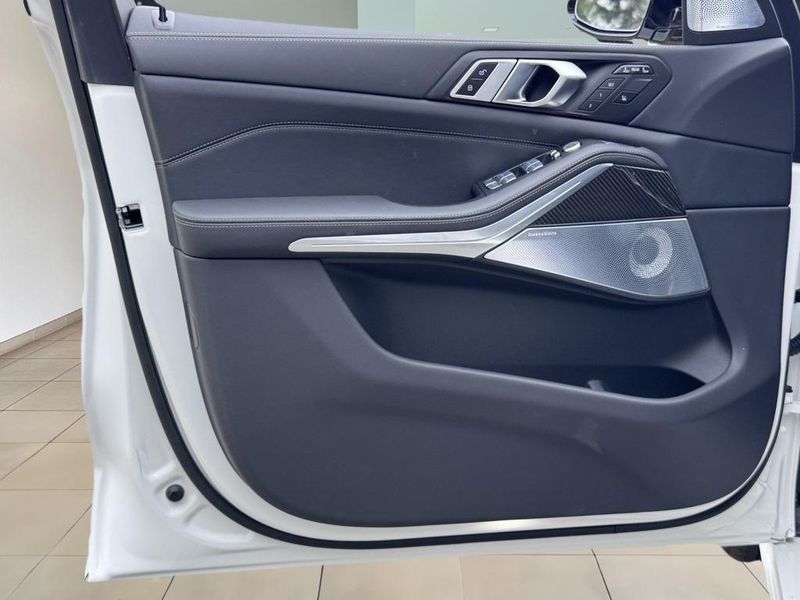2025 BMW X7 M60iImage 18