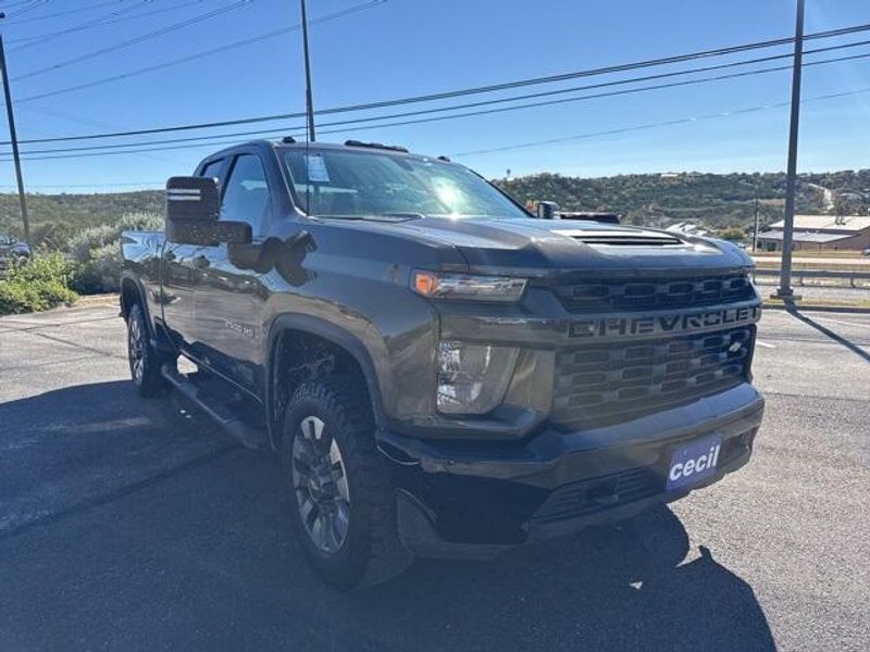 2023 Chevrolet Silverado 2500HD Custom photo 3