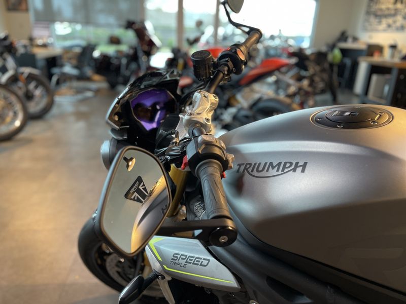 2022 Triumph SPEED TRIPLE RSImage 5