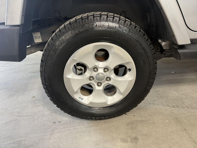 Used 2014 Jeep Wrangler Unlimited SaharaImage 6