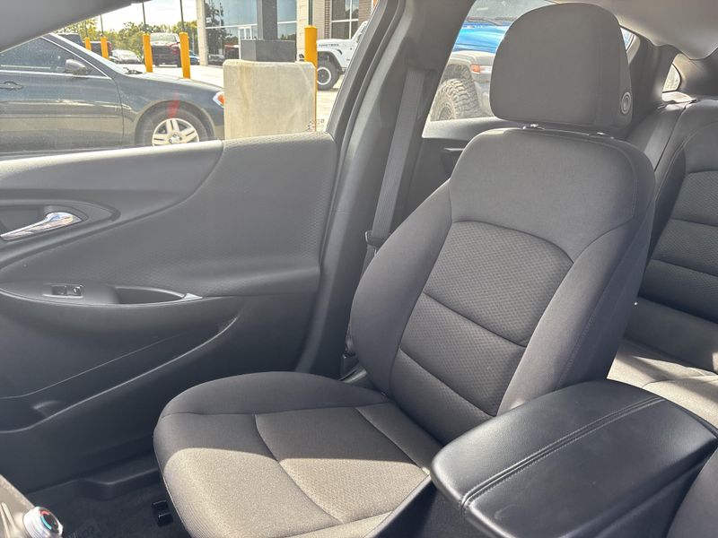 Used 2023 Chevrolet Malibu LTImage 17