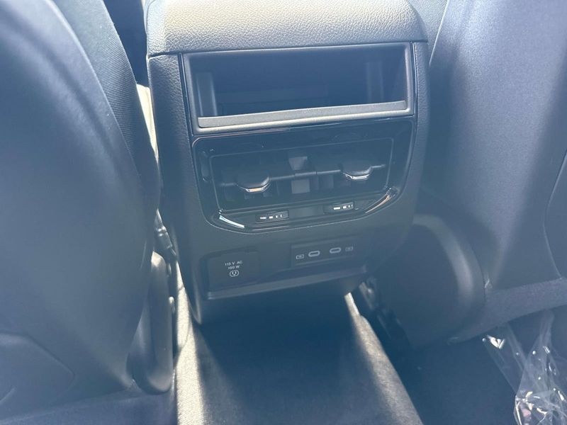 New 2026 Jeep Grand Cherokee Laredo Altitude 4x4