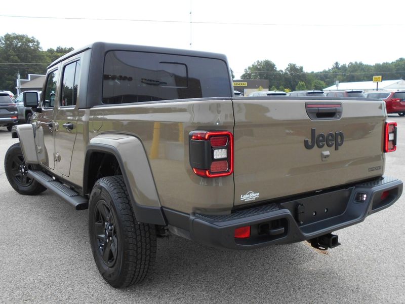 2020 Jeep Gladiator SportImage 3