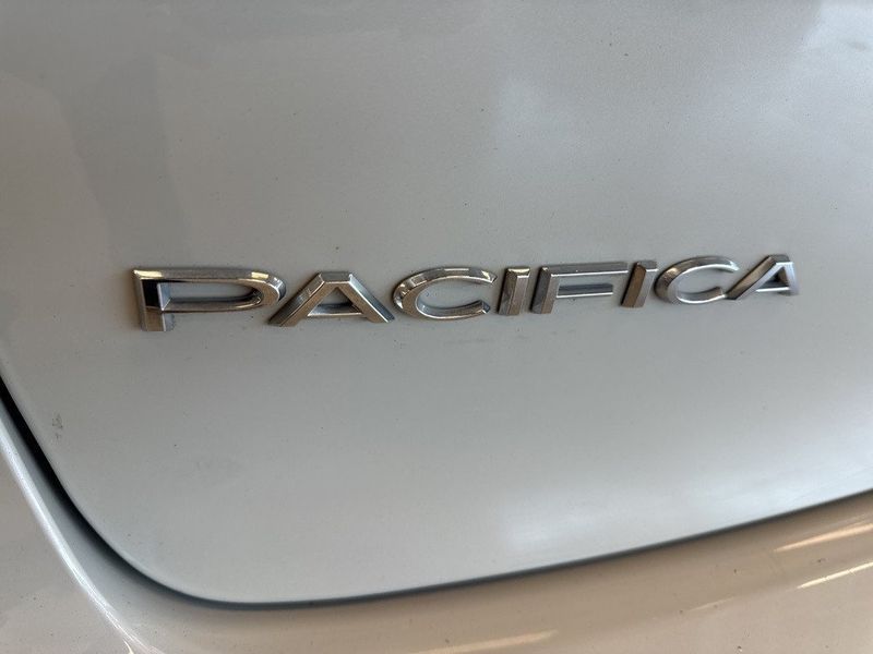 2017 Chrysler Pacifica Hybrid PlatinumImage 19