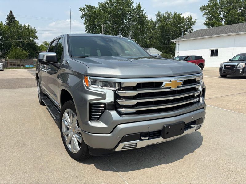 Used 2023 Chevrolet Silverado 1500 High CountryImage 2