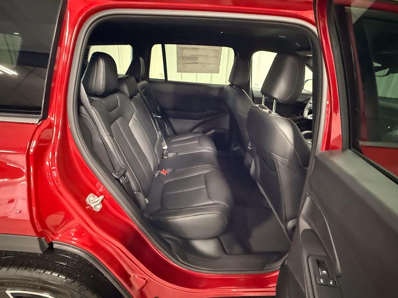 New 2026 Jeep Cherokee Limited 4x4Image 9
