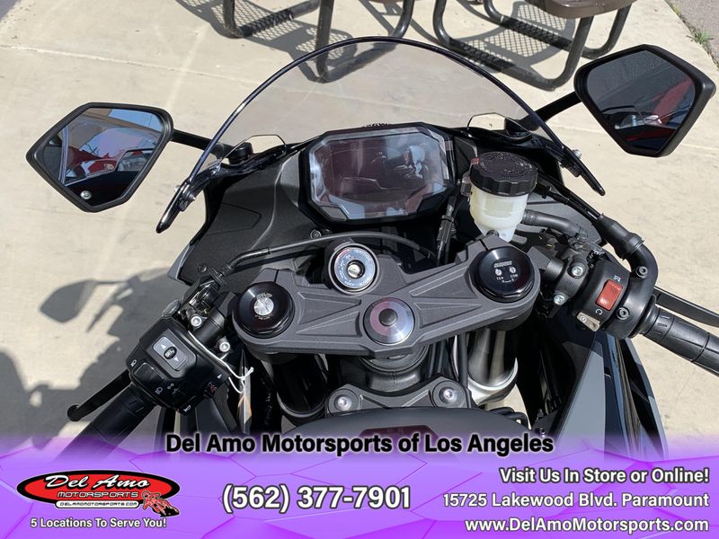2025 Kawasaki NINJA ZX-6R ABS Image 2