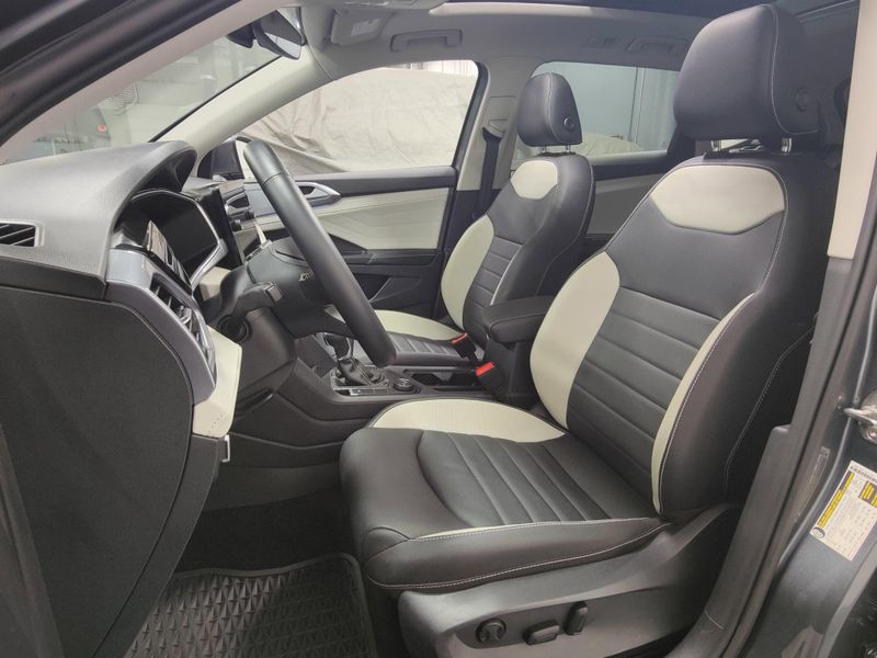 Used 2025 Volkswagen Taos SEL AWD w/Sunroof/NavImage 15