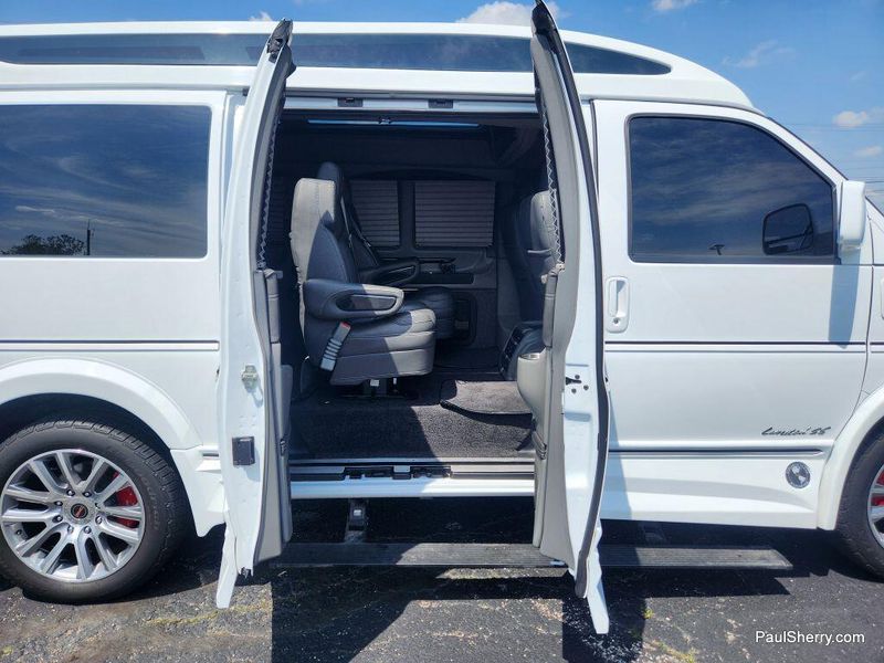 2022 GMC Savana Image 49