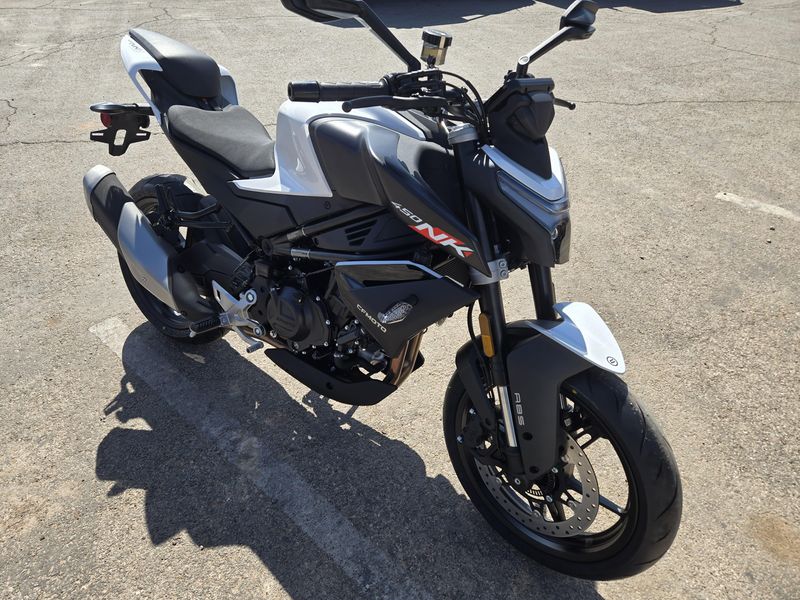 2025 CFMOTO 450NK NEBULA WHITEImage 1