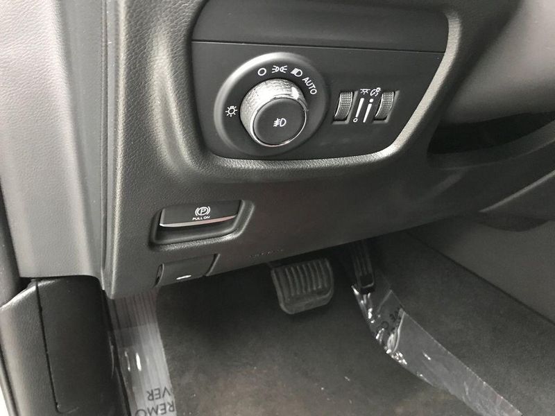 Used 2023 Jeep Grand Cherokee LimitedImage 4