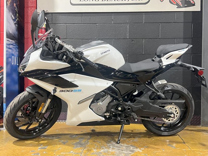 2025 CFMOTO 300SS Image 1