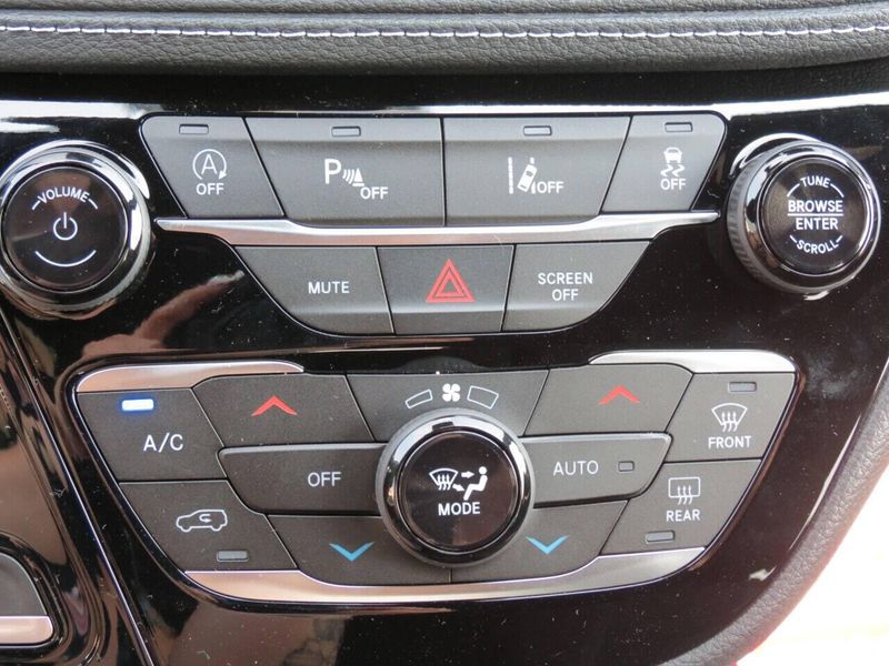 New 2021 Chrysler Pacifica Touring AWD 4dr Mini VanImage 18