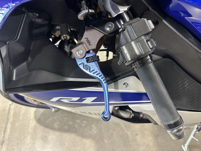 Used 2015 Yamaha YZF-R1 Image 20