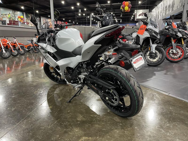 2025 Kawasaki NINJA 500 ABS Image 4