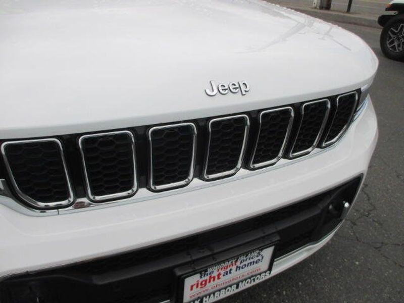 Used 2022 Jeep Grand Cherokee L OverlandImage 4