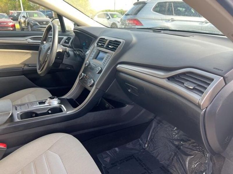 2019 Ford Fusion SImage 18