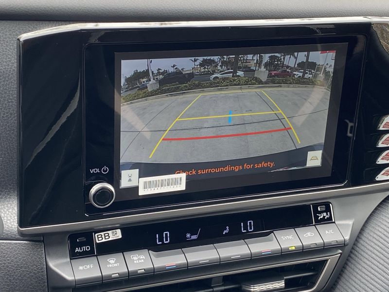 New 2025 Toyota Camry SEImage 16