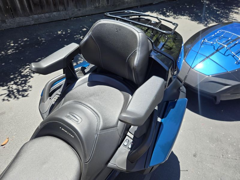 Used 2023 Can-Am SPYDER 1330 LIMITED WITH TRAILER Image 10
