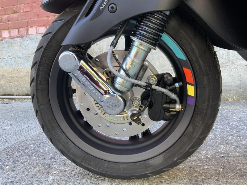 New 2024 Vespa PRIMAVERA 150 SPORT 