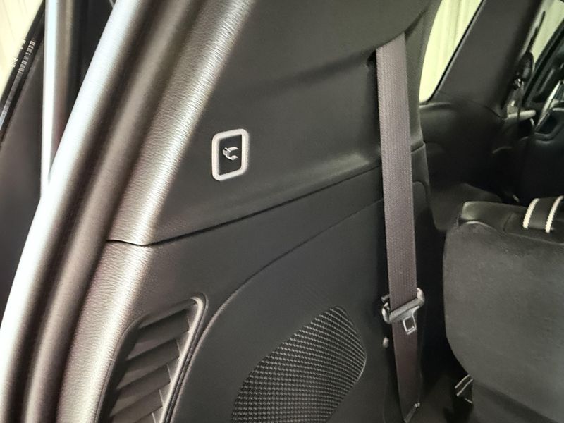 Used 2025 Chrysler Pacifica SelectImage 6