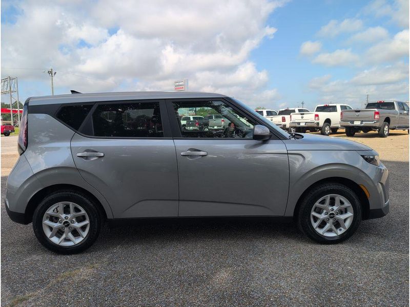 Used 2024 Kia Soul LXImage 6