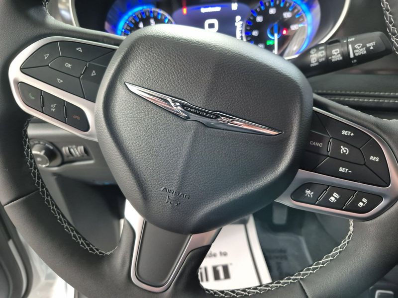 2025 Chrysler Pacifica SelectImage 26