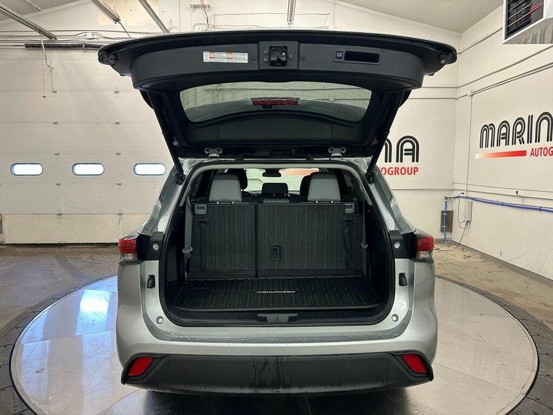 2022 Toyota Highlander LEImage 16